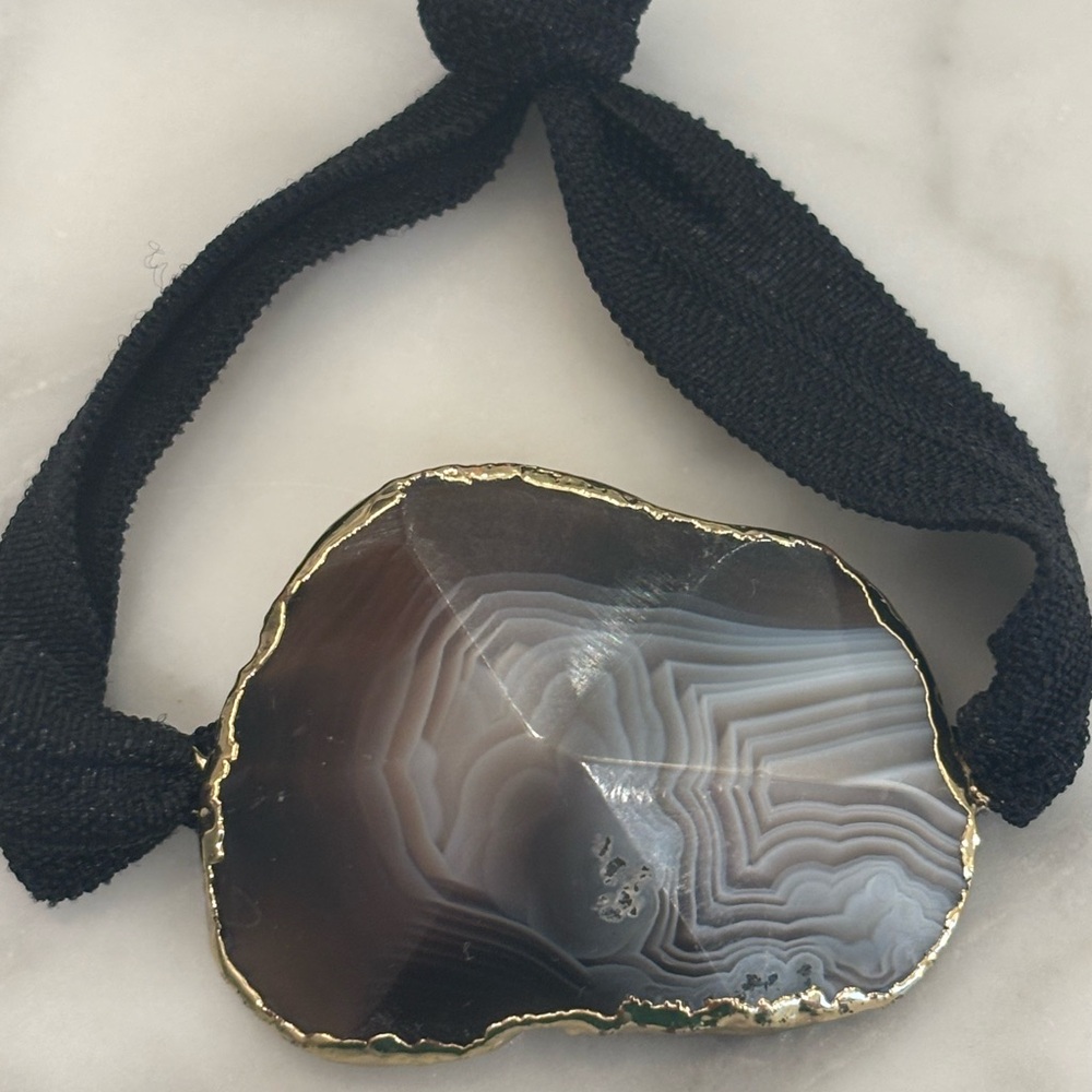 Elegant Black and Gold Agate Bracelet